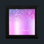 Lila Monogram Glitzer Sparkle Girly Script Erinnerungskiste<br><div class="desc">Lila Imitate Foil Metallic Sparkle Glitzer gebürstete Metal Monogram Name Juwelry Keepake Box. Dies macht den perfekten Abschluss,  Geburtstag,  Hochzeit,  Brautparty,  Jubiläum,  Babydusche oder Junggeselinnen-Abschied Geschenk für jemanden,  die Lieben glamourösen Luxus und schicke Stile.</div>