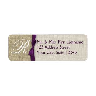 Lila Monogramm aus Ribbon und Burlap