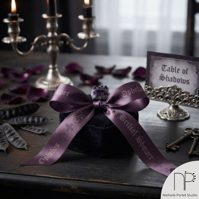 Lila Monogramm Fleur-de-Lis Satinband (Purple monogram fleur-de-lis satin ribbon featuring custom dusty pink gothic typography for wrapping)