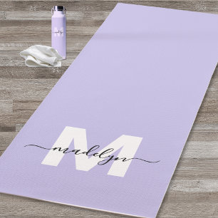 Lila Monogramm für den Anfangsnamen Yogamatte