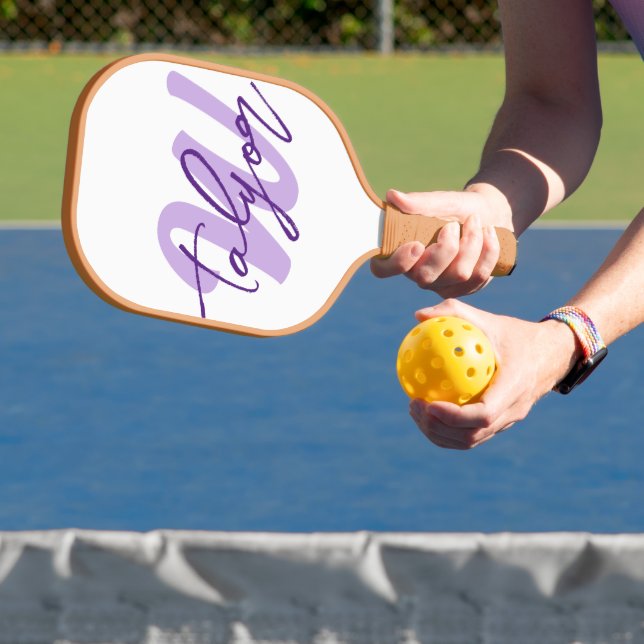 Lila Monogramm-individuelle Name und initialer Pickleball Schläger (InSitu)