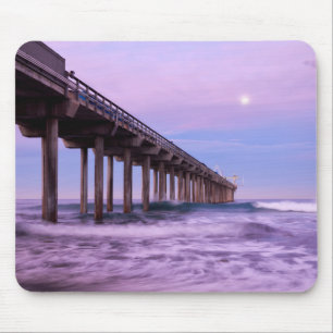 Lila Morgendämmerung über Pier, Kalifornien Mousepad