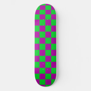 Lila Muster eines grün karierten Karos Skateboard