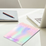 Lila Name des holografischen rosa Glitzer Notizblock<br><div class="desc">Rosa, lila, minzgrün, holografischer Hintergrund. Dekoriert mit rosafarbenen Imitaten Glitzer drps. Personalisieren Sie Ihren Namen und fügen Sie ihn hinzu. Der Name wird mit einem modernen handgeschriebenen Stilskript mit Swashes geschrieben. Um die Swashes behalten, löschen Sie nur den Beispielnamen, verlass die Leerzeichen oder Emoji's vor und nach dem Namen. Der...</div>