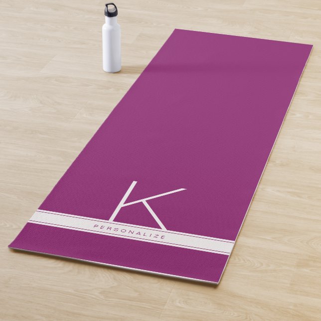 Lila Name Plum Red Modern Simple Monogram Name Yogamatte (Beispiel)