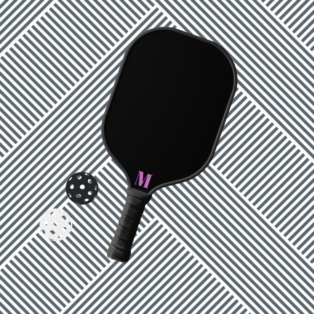 Lila Orchid-Funk und Schwarz-Modern-Monogramm Pickleball Schläger (Von Creator hochgeladen)