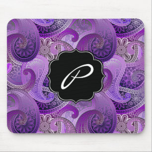 Lila-Paisley-Muster mit individuellem Monogramm Mousepad