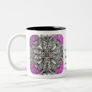 Lila Palmwedel-Doodle mit Kaffee-Zitat Zweifarbige Tasse