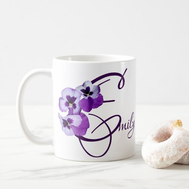 Lila Pansy floral Emily Name anpassbar boho Kaffeetasse (Mit Donut)