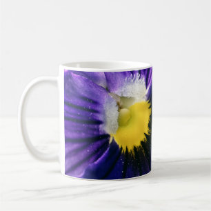 Lila Pansy-Makro-Foto modern Kaffeetasse