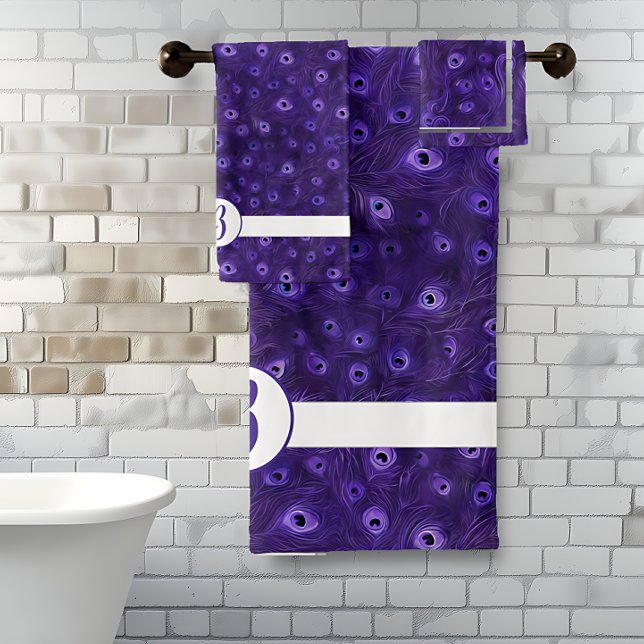Lila Pfauenparadies Badhandtuch Set (Purple Peacock Feather Monogram bath towel set.)