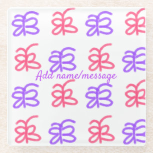 Lila Pink-Schmetterling-Doodmuster fügt Namenstext Glasuntersetzer