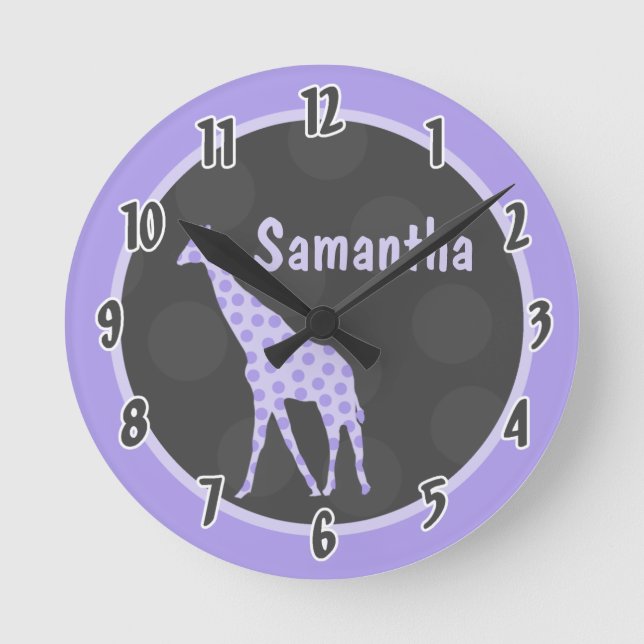 Lila Polka Dot Giraffe Jungle Personalisierte Uhr (Vorderseite)