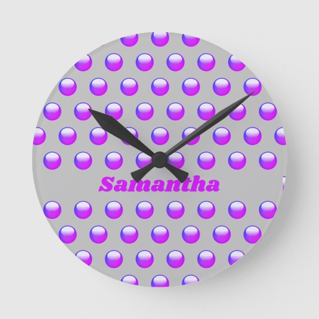 Lila Polka Dot Pattern Geometric Moderne Runde Wanduhr (Vorderseite)