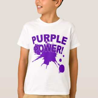 Lila Power mit einem großen Platsche von Paint T-Shirt