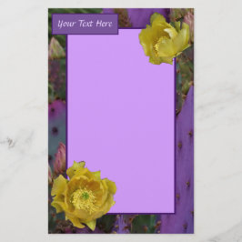 Lila Prickly Birne Opuntia Kaktus Gelbe Blüten Briefpapier