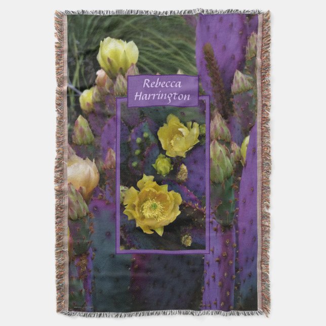 Lila Prickly Birne Opuntia Kaktus Gelbe Blüten Decke (Vorderseite Vertikal)