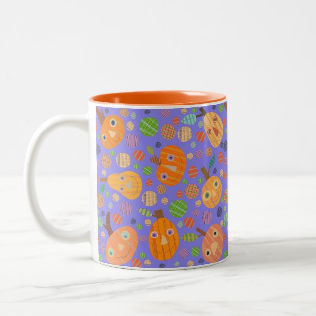 Lila Pumpkin-Parade-Tasse Zweifarbige Tasse (Links)