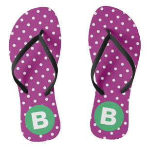 Lila Punkte-Muster Grünes Monogramm Flip Flops