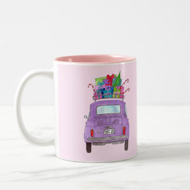 Lila Retro Fiat 500 mit Weihnachtsgeschenken Zweifarbige Tasse (Links)