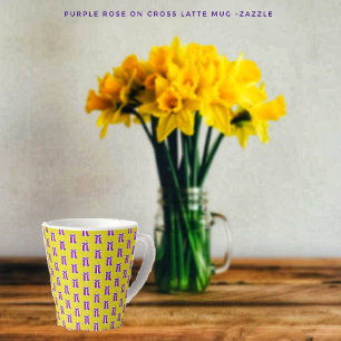 Lila Robe am Kreuz Milchtasse