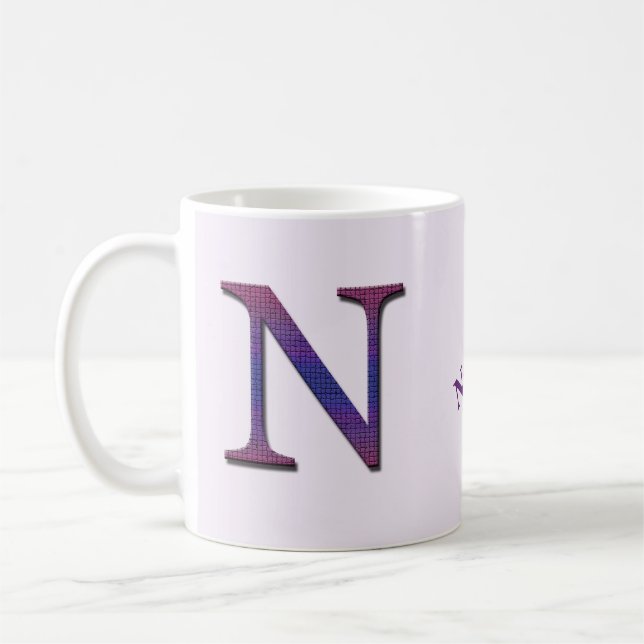 Lila-rosa-blaue Tile-Buchstaben N Monogramm Kaffeetasse (Links)