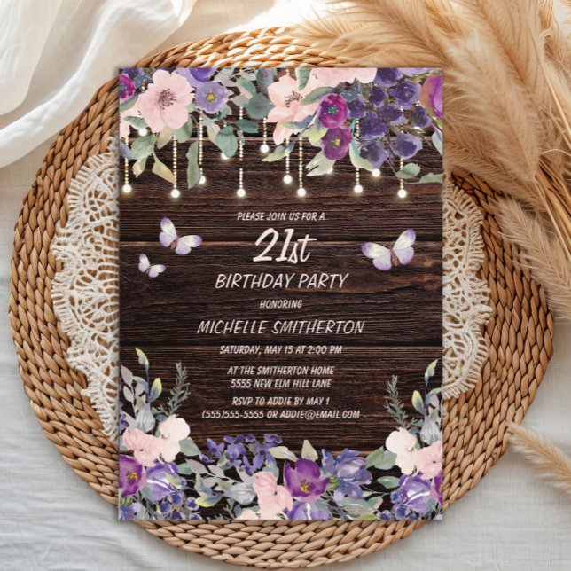 Lila rosa Blume Schmetterlinge Rustikales Holz 21. Einladung (Purple and pink watercolor floral and butterflies on rustic wood 21st birthday party invitation)