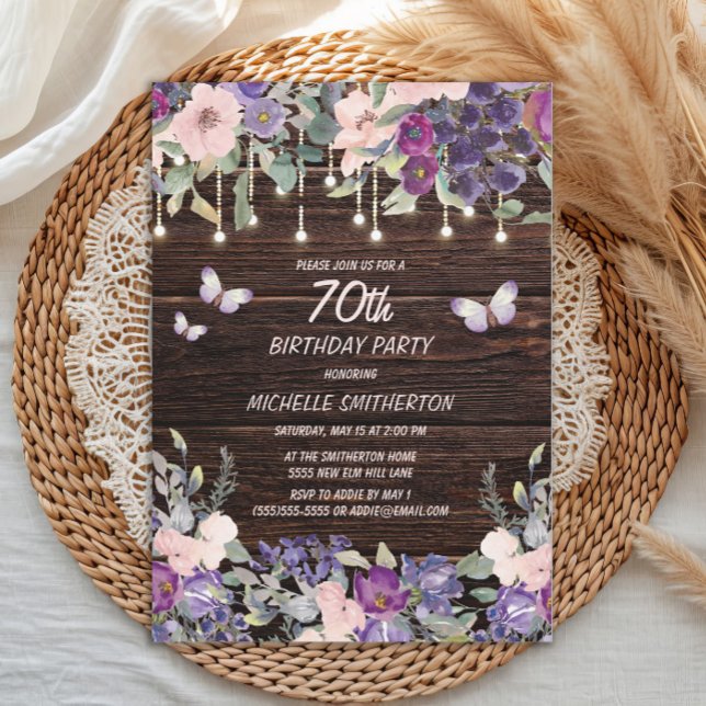 Lila rosa Blume Schmetterlinge Rustikales Holz 70. Einladung (Purple and pink watercolor floral and butterflies on rustic wood 70th birthday party invitation)