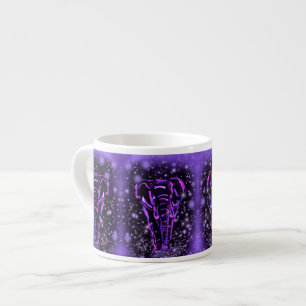 Lila rosa Elefanten wandern in der Starry Night Espressotasse
