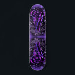 Lila rosa Elefantenskateboard in der Starry Night Skateboard<br><div class="desc">Skateboard mit Neon Lila Pink Elephant Walking at Starry Night Magic Animal Zeichn - Wählen / Fügen Sie Ihren einzigartigen Text / Farbe - Make Your Special Skateboards Gift - Neu vergrössern und verschieben oder entfernen und hinzufügen Elemente / Bild mit Anpassungs-Tool ! - Zeichn und Design von MIGNED. Sie...</div>
