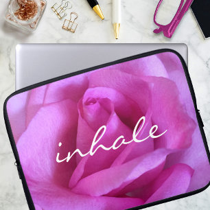 Lila rosa Rose Foto Inhalieren Zitat Modern kühl Laptopschutzhülle