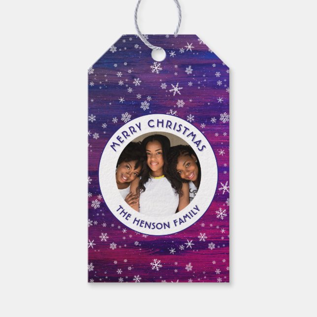 Lila Rosa Rustikales Holz Schneeflocken Weihnachts Geschenkanhänger (Vorderseite)