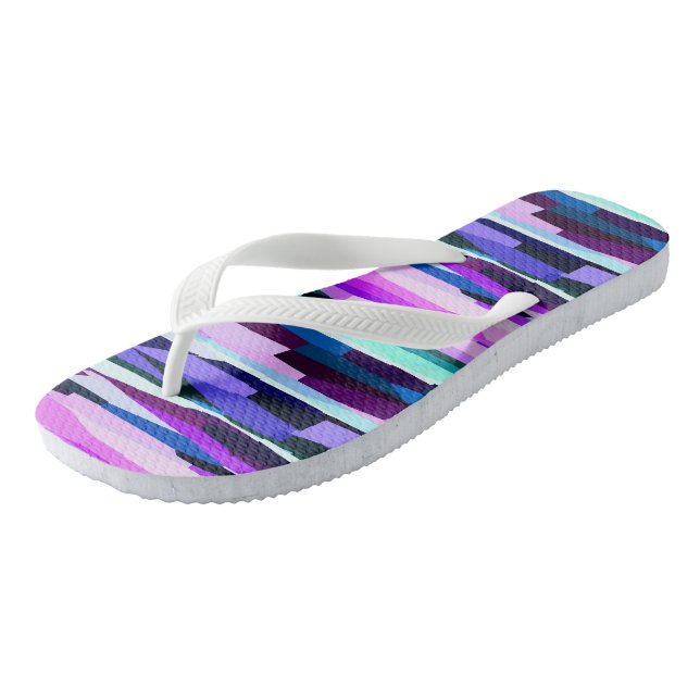Lila, rosa und blaue Abstrakte Streifen Flip Flops (Schrägansicht)