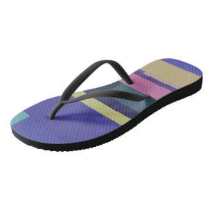 Lila, rosa und grau Abstrakte Streifen Flip Flops