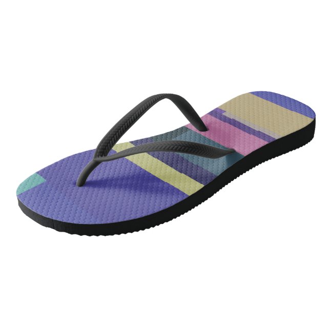 Lila, rosa und grau Abstrakte Streifen Flip Flops (Schrägansicht)