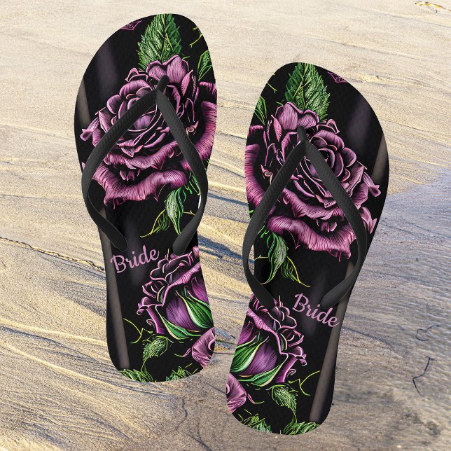 Lila Rose am Fenster - gotischer Stil Flip Flops (Von Creator hochgeladen)
