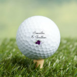Lila Rose Elegant Wedding Couple's Names Golfball<br><div class="desc">Diese Golfbälle sind ein wunderbares Geschenk für Paare oder für einen Partner, um einen anderen zu geben. Das Design besteht aus einem Haufen handgemalter Aquarellfarben-Rose in lila, Lavendel- und Pflaumentönen, sowie den Namen des Ehepaares und dem Hochzeitsdatum, die in eleganten Schriftzeichen geschrieben sind. Diese sorgfältig und schön gestalteten Golfbälle sind...</div>
