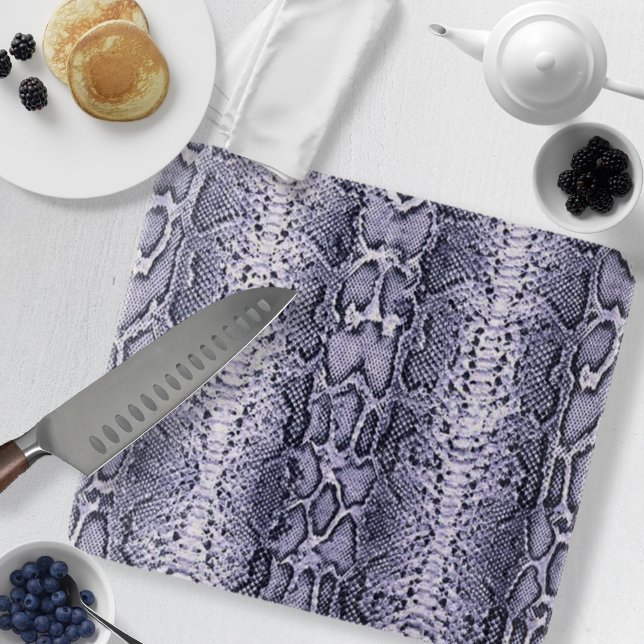 Lila Schlangenhautwerbung Schneidebrett (Purple Snake Skin Animal Print Cutting Board by Looly Elzayat)