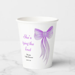 Lila Schleife Sie knüpft den Knoten Brautdusche Pappbecher