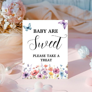Lila Schmetterling ist eine süße Babydusche Sockelschild