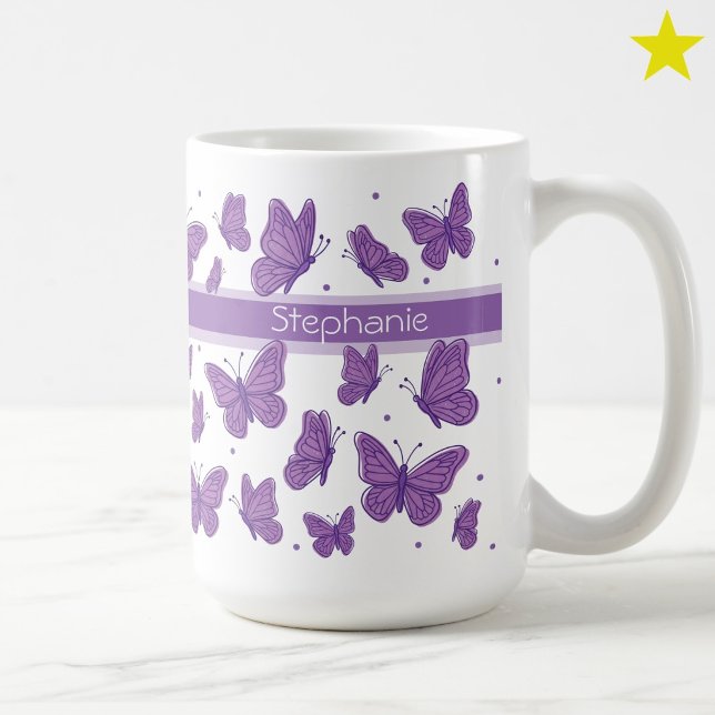 Lila Schmetterlinge & Punkte Benutzername Monogram Kaffeetasse (Von Creator hochgeladen)