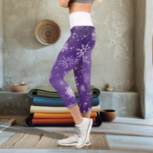 Lila Schneeflocken Muster Magischer Winterurlaub Capri Leggings