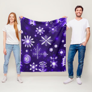 Lila Schneeflockenmuster Fleecedecke