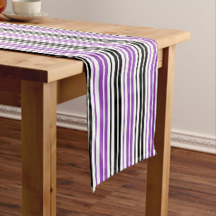 Lila Schwarz Weiß Streifen Muster Design Kurzer Tischläufer