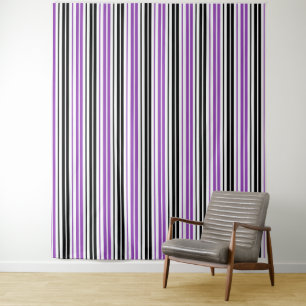 Lila Schwarz Weiß Streifen Muster Design  Wandteppich