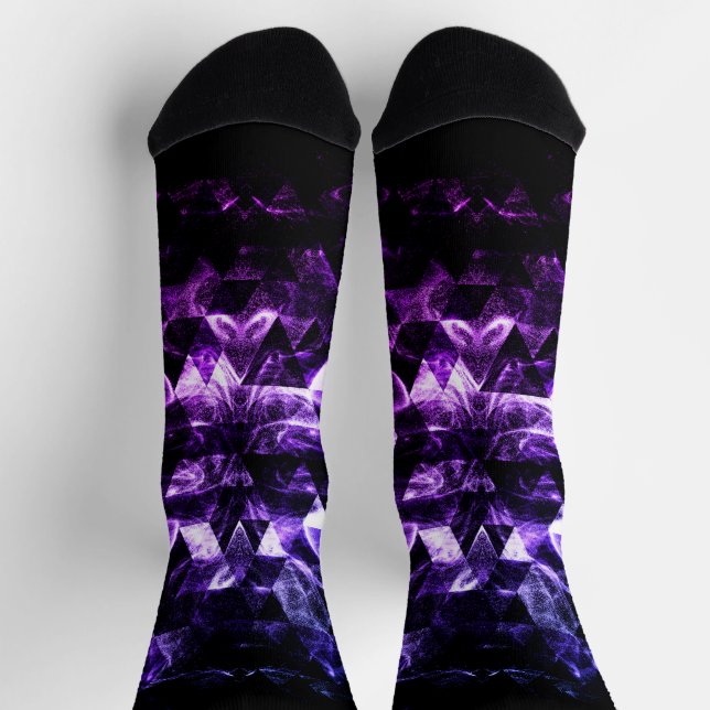 Lila Schwarzes Dreieck Geometrisch rauchig Abstrak Socken (Oben)