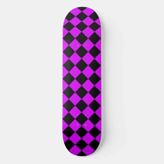 Lila Schwarzes Schachbrett Diamantmuster Skateboard (Vorderseite)