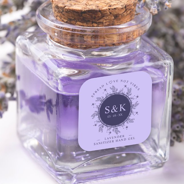 Lila Shades Wildblumen Wreath Wedding Sanitizer Quadratischer Aufkleber (Von Creator hochgeladen)