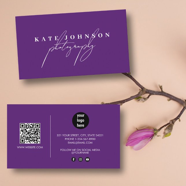 Lila Signature Script QR Code Social Media Visitenkarte (Purple Signature Script QR Code Social Media Business Card)