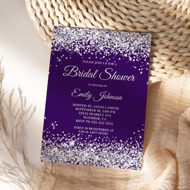 Lila Silver Glitzer Brautparty Extravagantes Skrip Einladung (Modern purple and faux silver glitter bridal shower invite.)